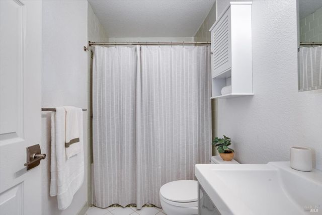 30 Fredrick Dr, Rohnert Park, CA 94928