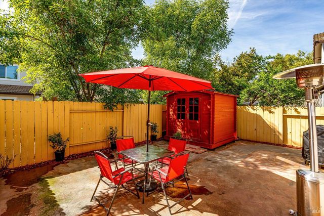 30 Fredrick Dr, Rohnert Park, CA 94928