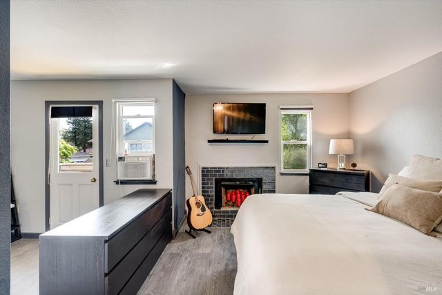 30 Fredrick Dr, Rohnert Park, CA 94928