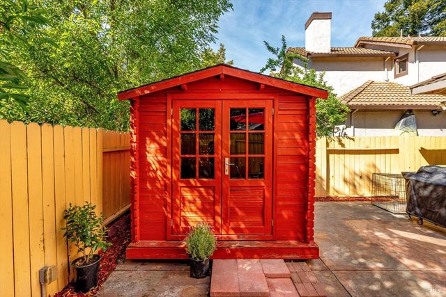 30 Fredrick Dr, Rohnert Park, CA 94928