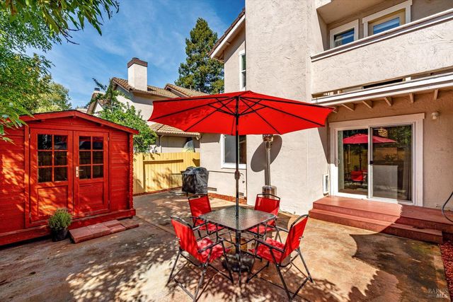 30 Fredrick Dr, Rohnert Park, CA 94928