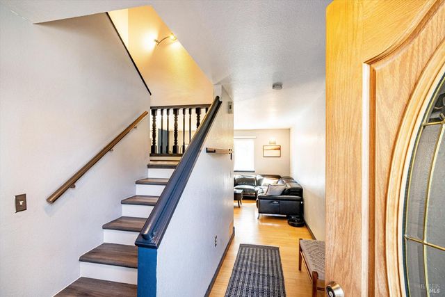 30 Fredrick Dr, Rohnert Park, CA 94928