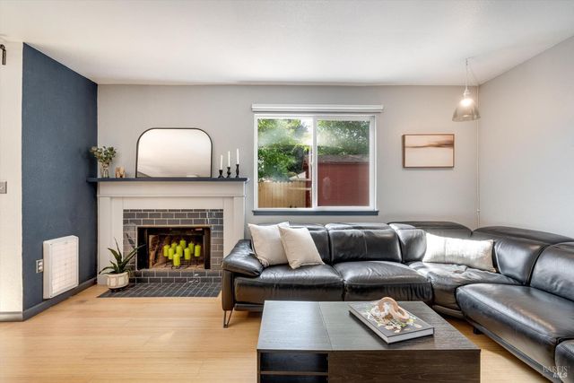 30 Fredrick Dr, Rohnert Park, CA 94928