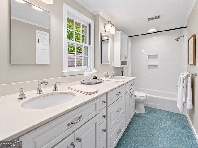 1052 Evelyn Lane, Lilburn, GA 30047