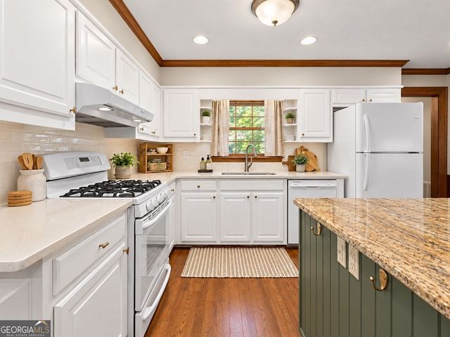 1052 Evelyn Lane, Lilburn, GA 30047
