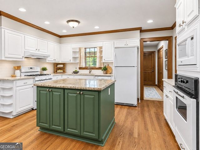 1052 Evelyn Lane, Lilburn, GA 30047