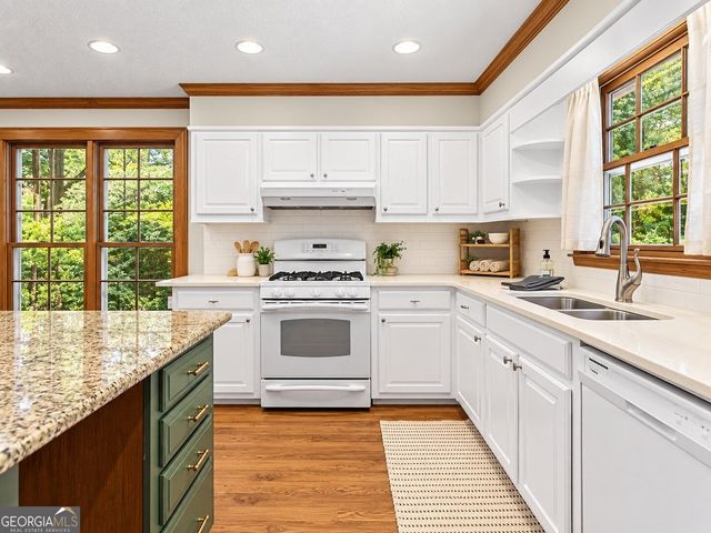1052 Evelyn Lane, Lilburn, GA 30047