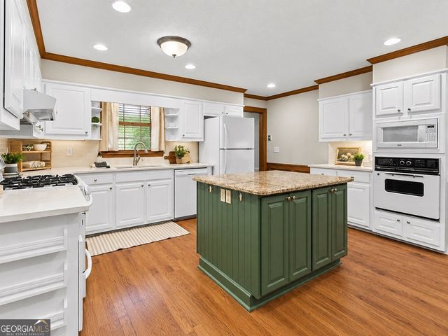 1052 Evelyn Lane, Lilburn, GA 30047