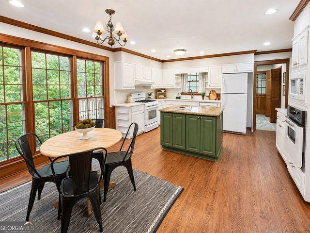 1052 Evelyn Lane, Lilburn, GA 30047