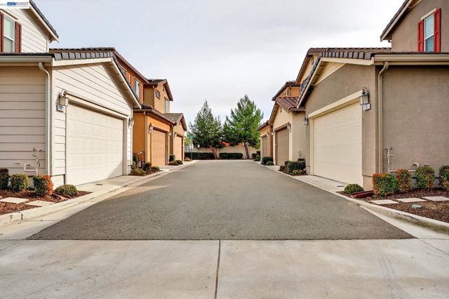 1320 Windswept Cmn 6, Livermore, CA 94550