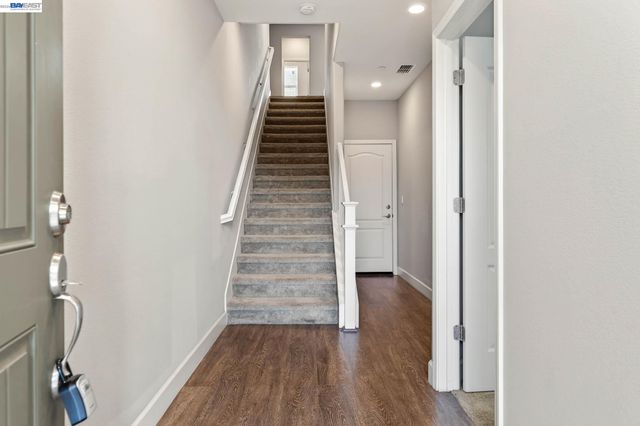 1320 Windswept Cmn 6, Livermore, CA 94550