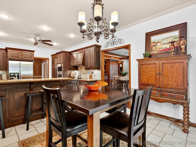 1616 Cherokee Hills Drive, Bartlesville, OK 74006