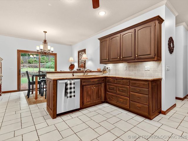 1616 Cherokee Hills Drive, Bartlesville, OK 74006