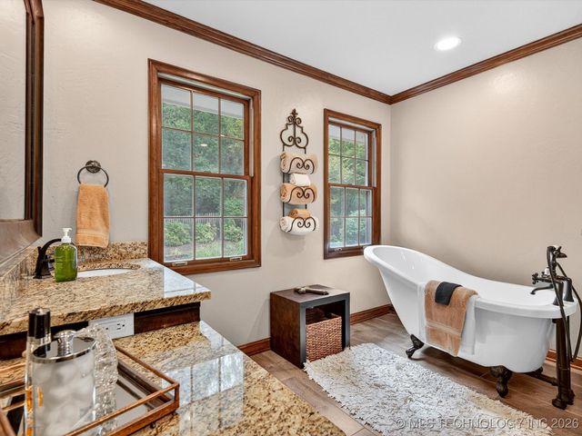 1616 Cherokee Hills Drive, Bartlesville, OK 74006