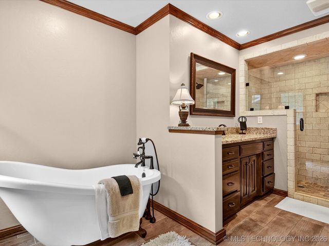 1616 Cherokee Hills Drive, Bartlesville, OK 74006