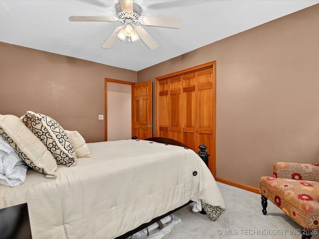 1616 Cherokee Hills Drive, Bartlesville, OK 74006