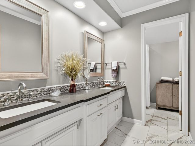 1616 Cherokee Hills Drive, Bartlesville, OK 74006