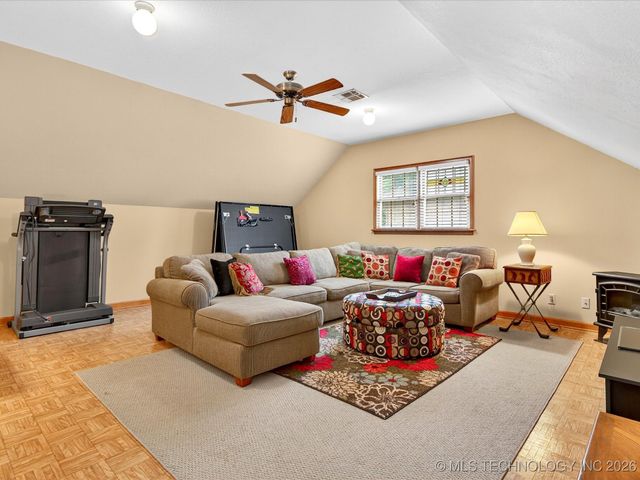 1616 Cherokee Hills Drive, Bartlesville, OK 74006