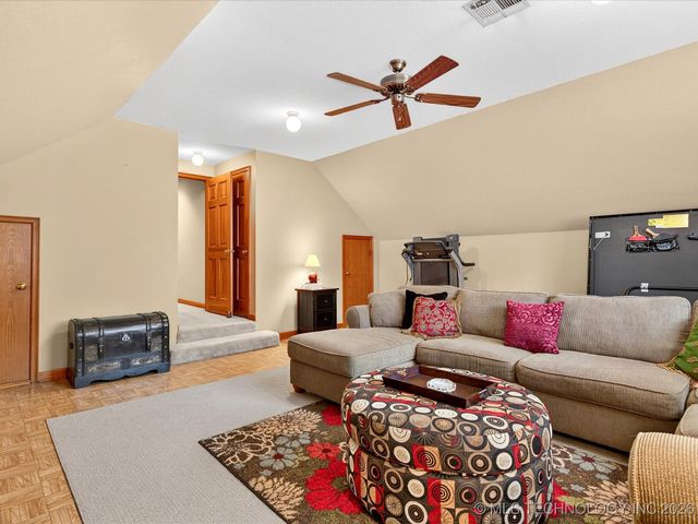 1616 Cherokee Hills Drive, Bartlesville, OK 74006