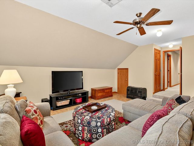 1616 Cherokee Hills Drive, Bartlesville, OK 74006