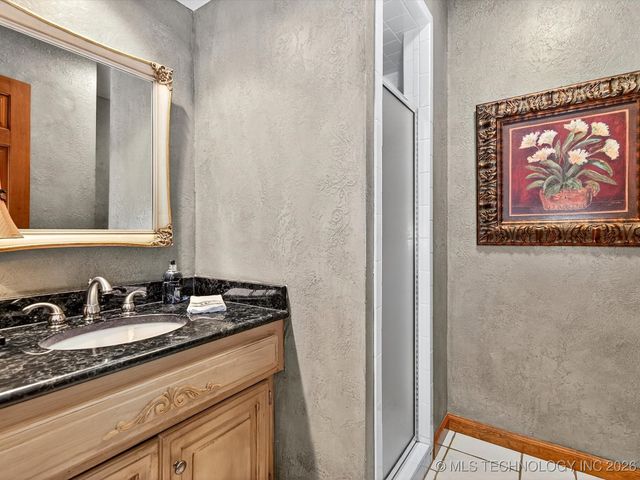 1616 Cherokee Hills Drive, Bartlesville, OK 74006