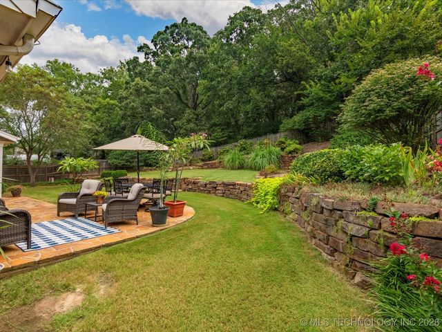 1616 Cherokee Hills Drive, Bartlesville, OK 74006