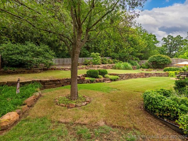 1616 Cherokee Hills Drive, Bartlesville, OK 74006