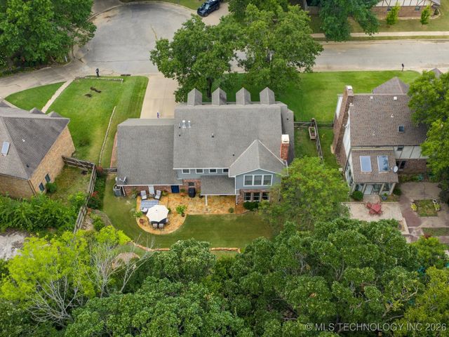1616 Cherokee Hills Drive, Bartlesville, OK 74006