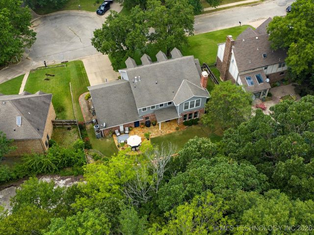 1616 Cherokee Hills Drive, Bartlesville, OK 74006