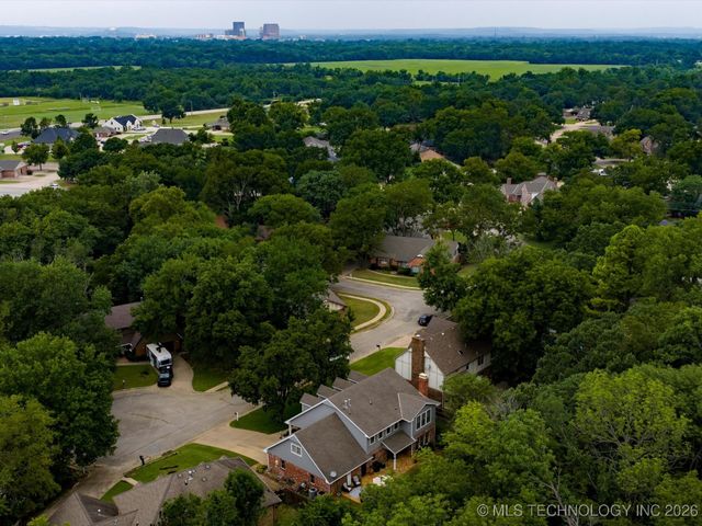 1616 Cherokee Hills Drive, Bartlesville, OK 74006