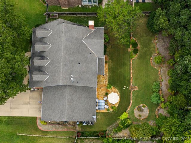 1616 Cherokee Hills Drive, Bartlesville, OK 74006