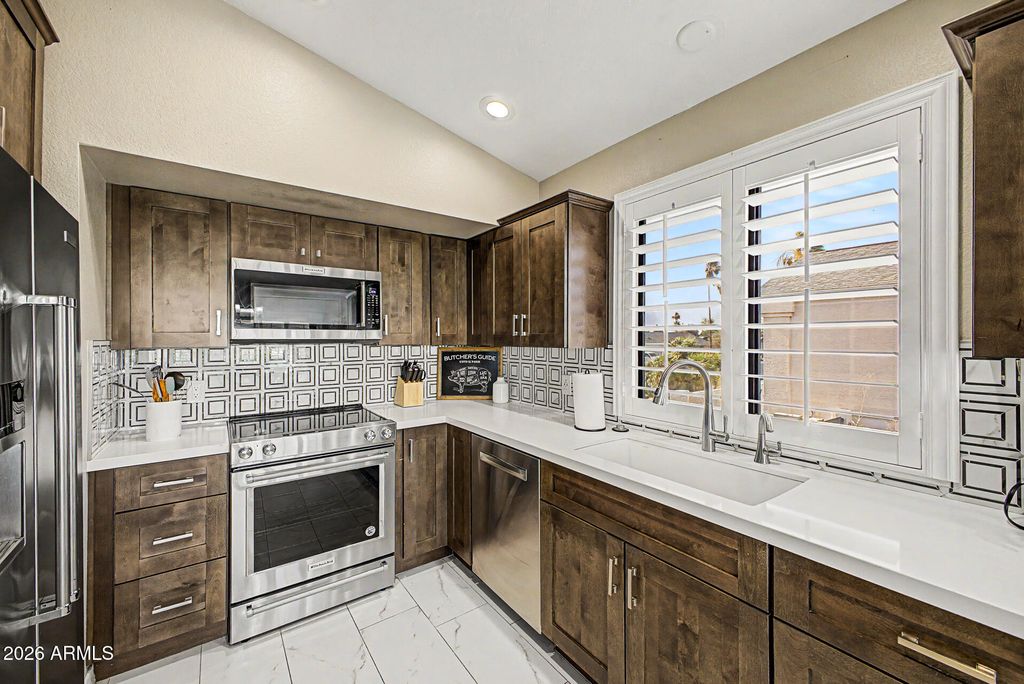 Image 14 of property listing at 1409 N 62ND Place, Mesa, AZ 85205