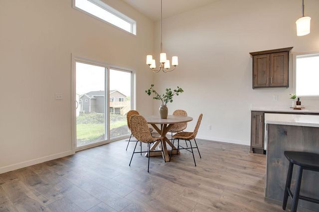 6860 32nd Street S, Fargo, ND 58104