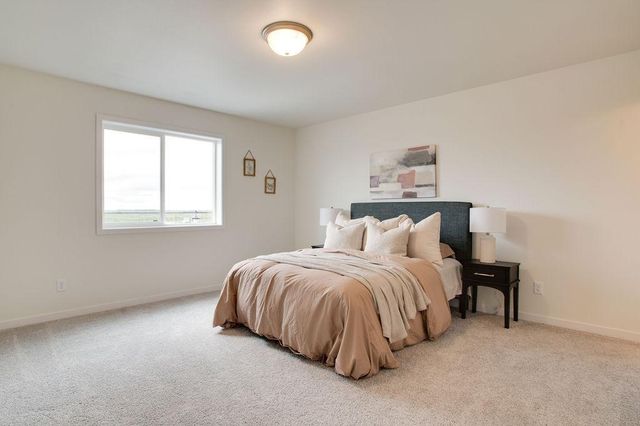 6860 32nd Street S, Fargo, ND 58104