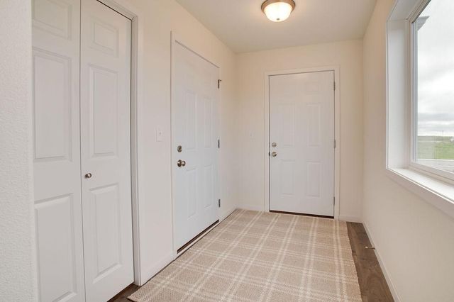 6860 32nd Street S, Fargo, ND 58104