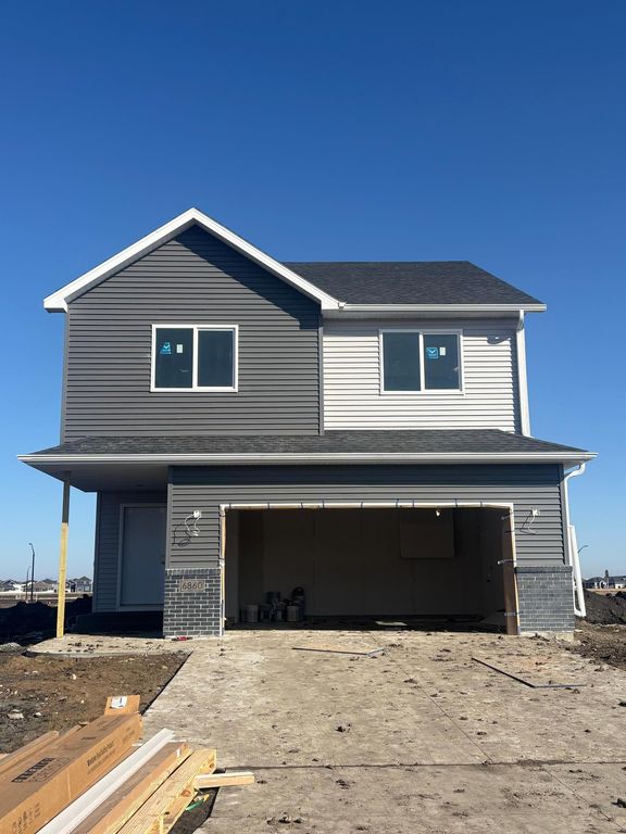 6860 32nd Street S, Fargo, ND 58104