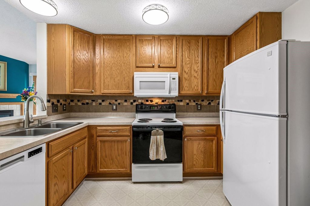 15546 Float Lane 103, Apple Valley, MN 55124 — photo 4