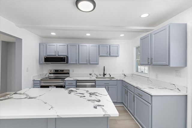 360 Marshall St, Tewksbury, MA 01876