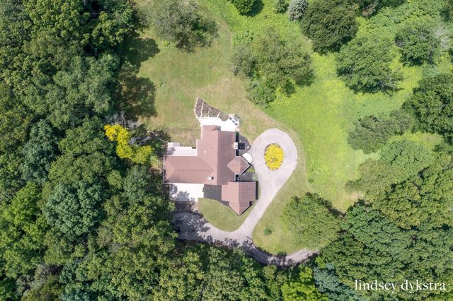 7718 Burrstone Drive SE, Caledonia, MI 49316