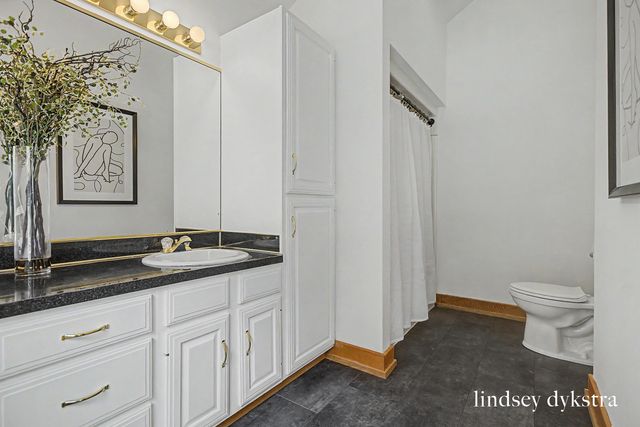 7718 Burrstone Drive SE, Caledonia, MI 49316