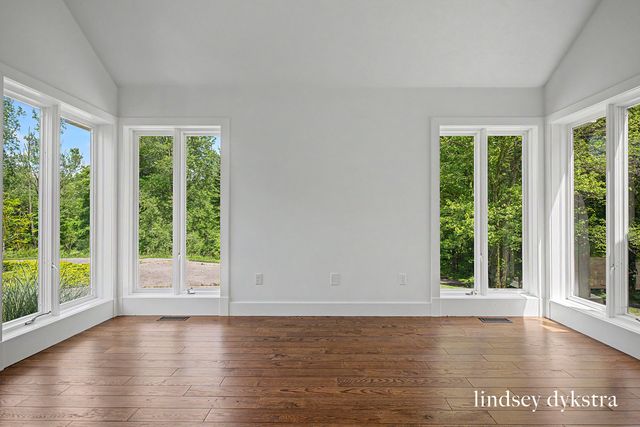 7718 Burrstone Drive SE, Caledonia, MI 49316