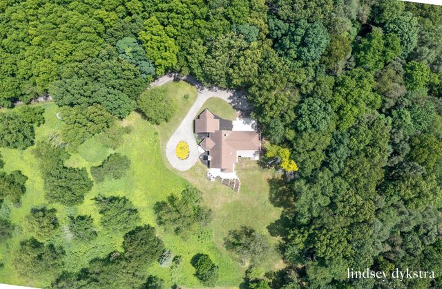 7718 Burrstone Drive SE, Caledonia, MI 49316