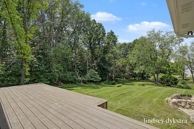 7718 Burrstone Drive SE, Caledonia, MI 49316