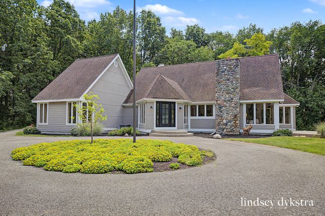7718 Burrstone Drive SE, Caledonia, MI 49316