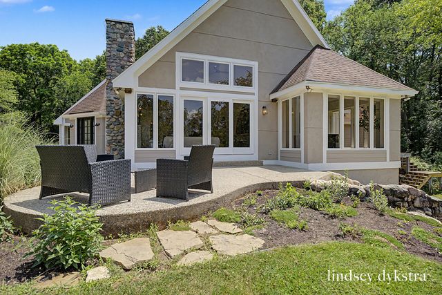 7718 Burrstone Drive SE, Caledonia, MI 49316