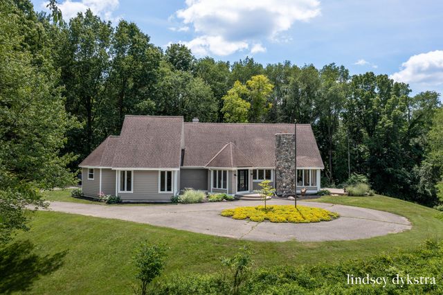 7718 Burrstone Drive SE, Caledonia, MI 49316