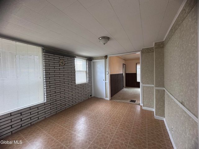 305 Oak Street, Corinth, NY 12822