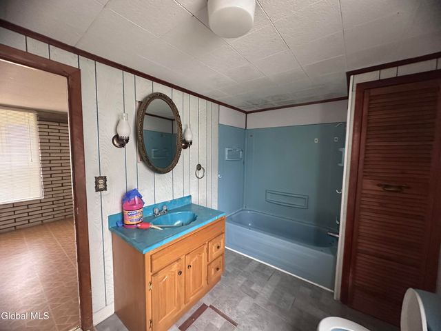 305 Oak Street, Corinth, NY 12822