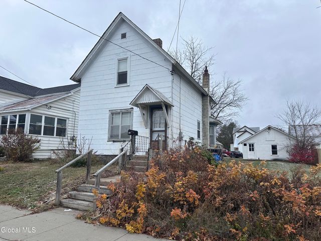 305 Oak Street, Corinth, NY 12822