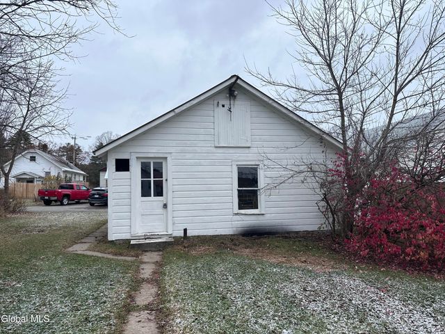 305 Oak Street, Corinth, NY 12822